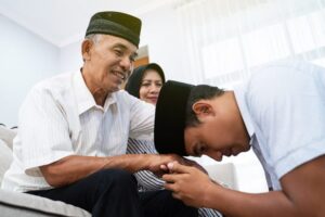 Bakti Kepada Orang Tua: Menghormati dan Membahagiakan Mereka